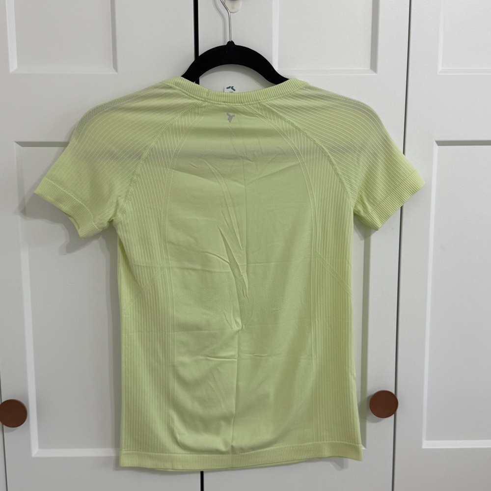 Old Navy Seamless Go-Dry Short Sleeve Top Size Small Citron Yellow Green - Picture 4 of 4